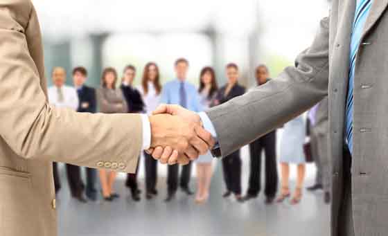 六西格瑪?shù)幕靖拍?/></p><p><br/></p><p>六西格瑪在管理上，主要強(qiáng)調(diào)的是優(yōu)化企業(yè)的業(yè)務(wù)流程，加強(qiáng)和重構(gòu)系統(tǒng)工程，可以在提高客戶滿意度的同時，最大限度地降低公司的運(yùn)營成本，減少周期性流程的創(chuàng)新方法。</p><p><br/></p><p>六西格瑪在向客戶強(qiáng)調(diào)企業(yè)最重要的核心業(yè)務(wù)的優(yōu)化時，主要是緊密結(jié)合企業(yè)的經(jīng)營戰(zhàn)略目標(biāo)，最大限度地利用現(xiàn)有資源解決企業(yè)存在的每一個細(xì)節(jié)問題。</p><p><br/></p><p>總之，六西格瑪 方法是在數(shù)據(jù)分析方法的基礎(chǔ)上進(jìn)行的工藝改進(jìn)，對消除生產(chǎn)過程中的缺陷，滿足客戶要求起到了重要作用。</p><p><br/></p></div>
        <div   id=